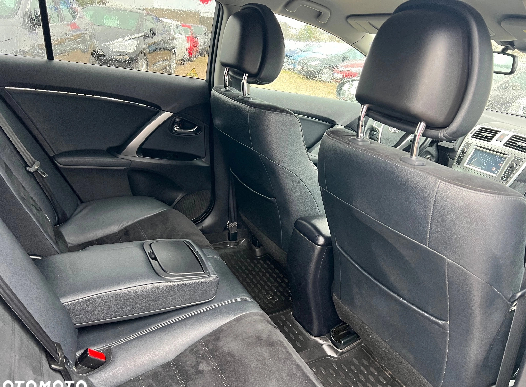 Toyota Avensis cena 47900 przebieg: 244000, rok produkcji 2014 z Łaskarzew małe 301